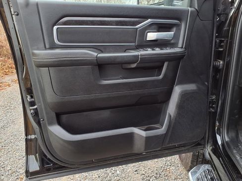 Used 2024 RAM 2500 Big Horn w/ Sport Appearance Package image 25