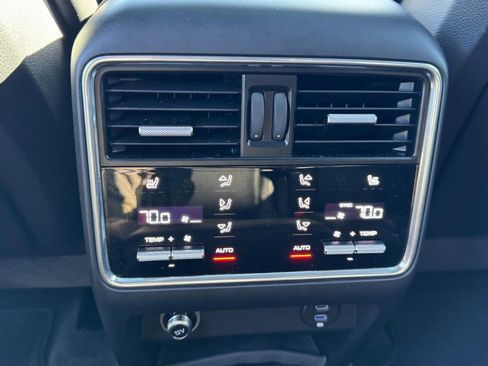 Used 2023 Porsche Cayenne S Platinum image 12