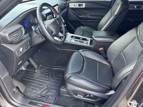 Used 2020 Ford Explorer ST image 9