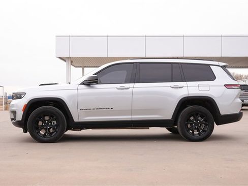 Used 2024 Jeep Grand Cherokee L Laredo image 8