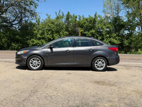 Used 2016 Ford Focus SE w/ Reverse Sensing Package image 4