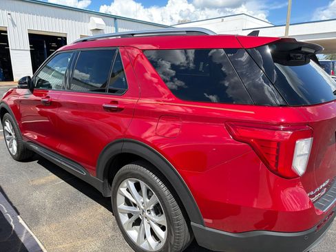 Used 2023 Ford Explorer Platinum w/ Technology Package AWD/4WD image 3