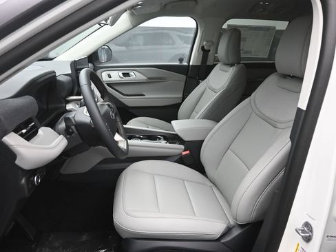 New 2026 Ford Explorer Active w/ Active Comfort Package RWD image 18