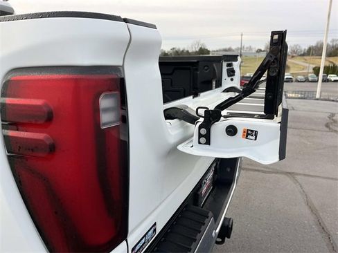 Used 2024 GMC Sierra 2500 SLT w/ SLT Premium Package image 13