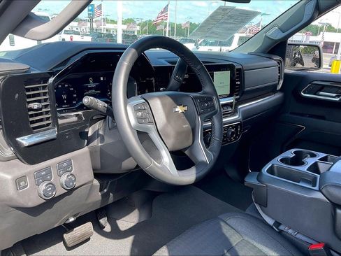 Used 2023 Chevrolet Silverado 1500 LT AWD/4WD image 15