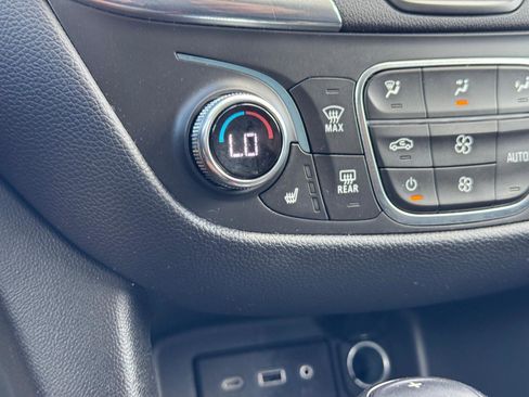 Used 2020 Chevrolet Equinox LT image 20