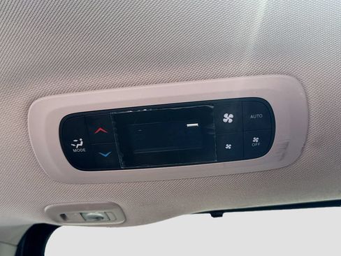Used 2022 Chrysler Pacifica Limited w/ Uconnect Theater Family Group AWD/4WD image 28