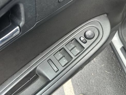 Used 2016 GMC Acadia SLE AWD/4WD image 17