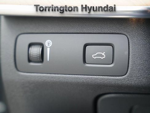 Used 2022 Volvo XC90 T6 Momentum w/ Advanced Package image 22