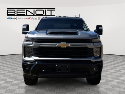 Used 2025 Chevrolet Silverado 2500 Custom w/ Custom Value Package image 2