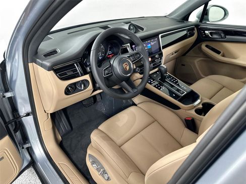 Certified 2025 Porsche Macan Turbo AWD/4WD image 4