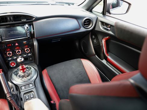 Used 2018 Subaru BRZ tS image 25