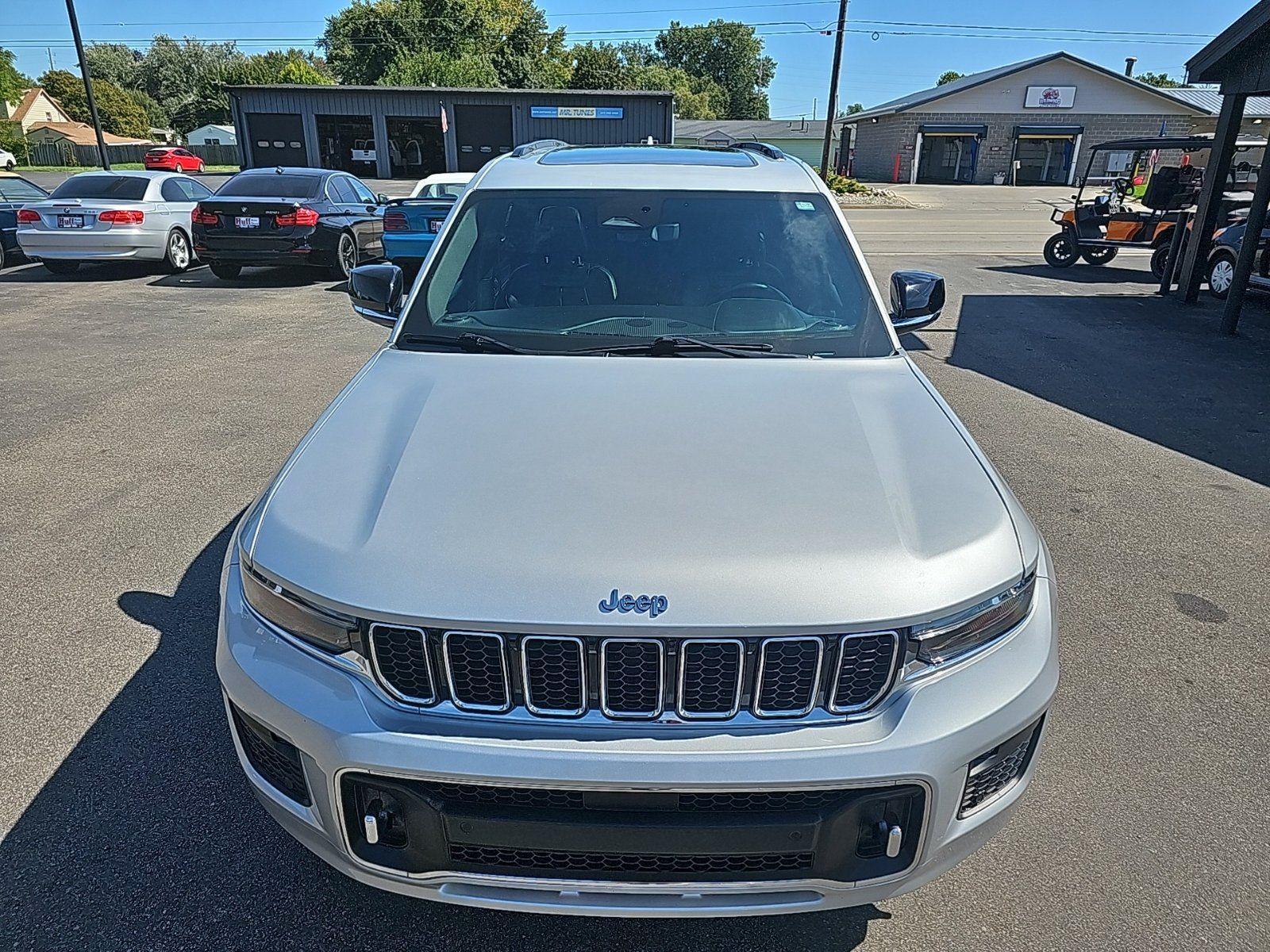 Used 2021 Jeep Grand Cherokee L Overland w/ Luxury Tech Group IV AWD/4WD image 9