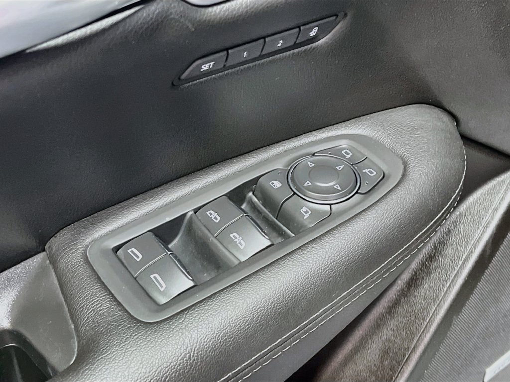 Used 2025 Cadillac XT5 Premium Luxury w/ LPO, Floor Liner Package AWD/4WD image 18