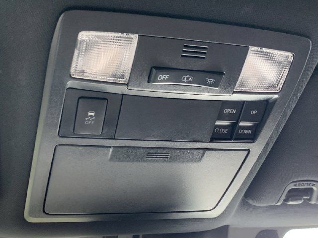 Used 2018 Toyota Tacoma Limited RWD image 31