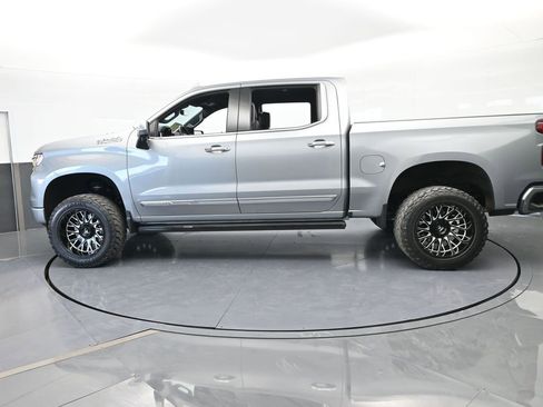 Used 2023 Chevrolet Silverado 1500 High Country w/ Technology Package image 3