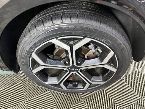Used 2023 Kia Niro EX Touring FWD image 5