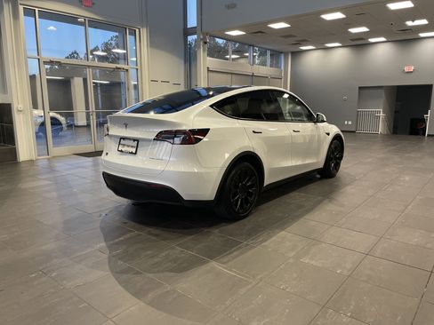 Used 2023 Tesla Model Y AWD image 10