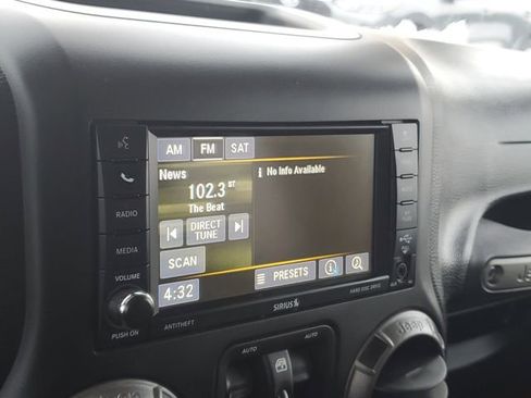 Used 2018 Jeep Wrangler Unlimited Sport image 16