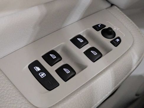 Used 2022 Volvo S60 B5 Momentum w/ Premium Package FWD image 23