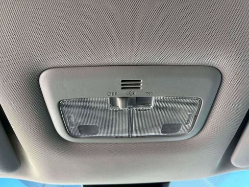 Used 2018 Toyota Corolla LE image 22