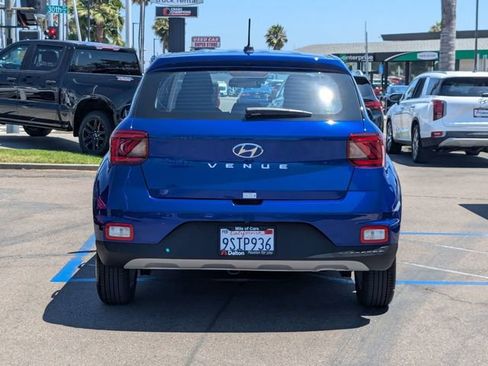 Used 2025 Hyundai Venue SE image 3