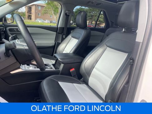 Certified 2022 Ford Explorer XLT w/ Equipment Group 202A AWD/4WD image 13