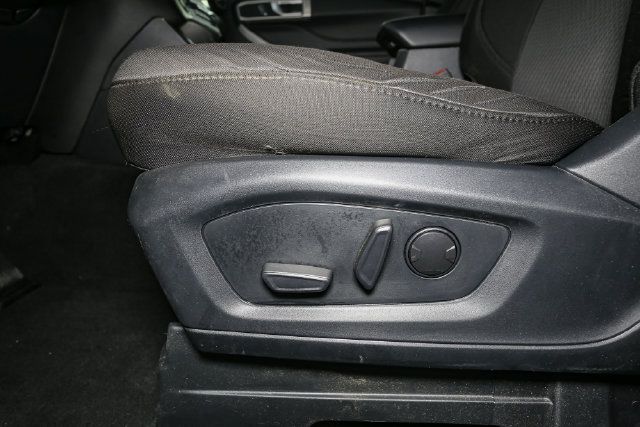 Used 2023 Ford Explorer XLT AWD/4WD image 37