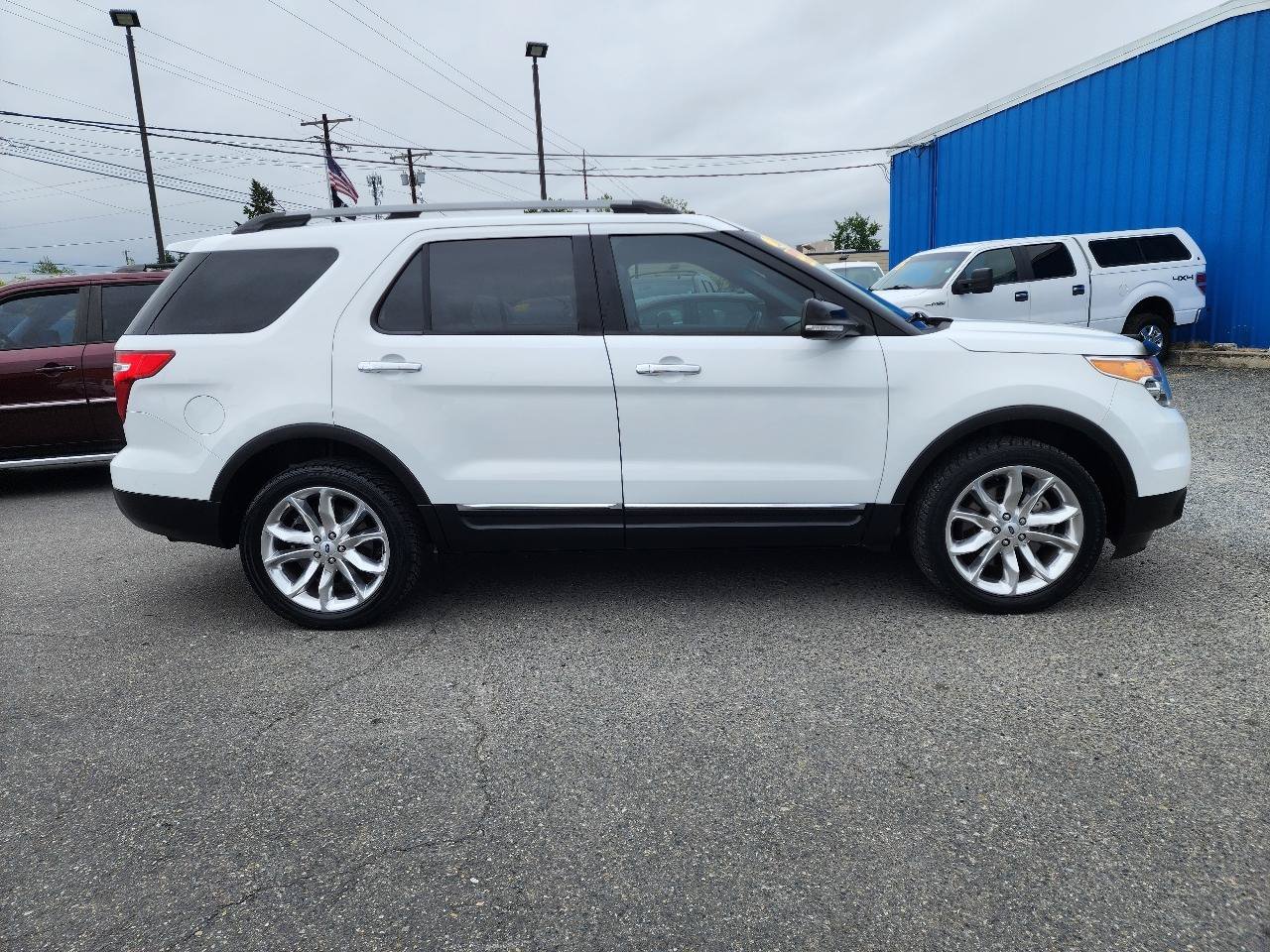 Used 2014 Ford Explorer XLT w/ Equipment Group 202A AWD/4WD image 5