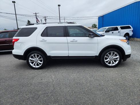 Used 2014 Ford Explorer XLT w/ Equipment Group 202A AWD/4WD image 5
