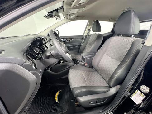 Used 2019 Nissan Rogue Sport SV image 16