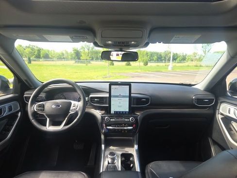 Used 2022 Ford Explorer Limited w/ Limited Technology Package AWD/4WD image 19