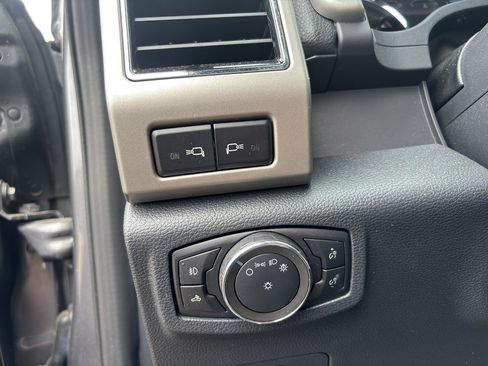 Used 2022 Ford F250 Lariat w/ Chrome Package AWD/4WD image 19