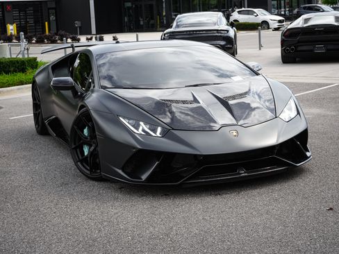 Used 2018 Lamborghini Huracan Performante AWD/4WD image 2