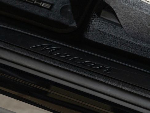 Certified 2026 Porsche Macan AWD/4WD image 16