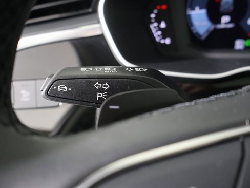 Used 2025 Audi Q3 2.0T Premium w/ Convenience Package image 30