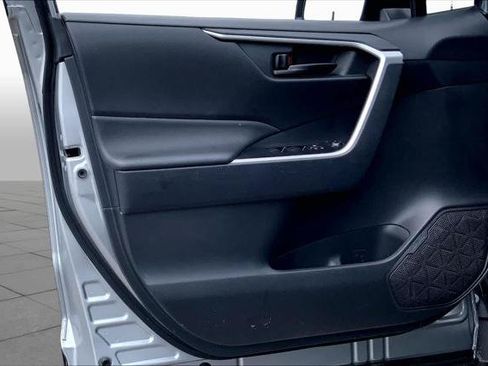 Certified 2025 Toyota RAV4 LE FWD image 21