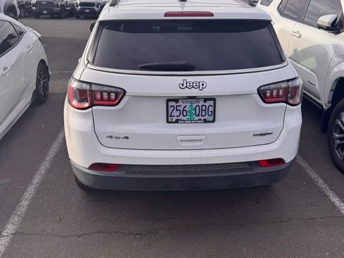 Used 2022 Jeep Compass Latitude image 2