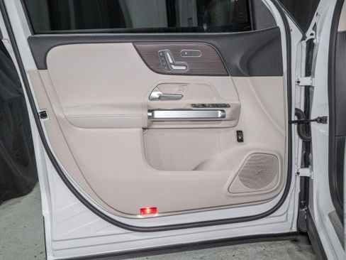 New 2026 Mercedes-Benz GLB 250 image 9