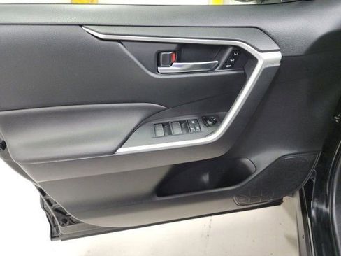 Used 2022 Toyota RAV4 XLE Premium image 22