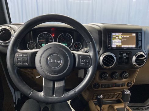 Certified 2015 Jeep Wrangler Unlimited Sahara w/ Dual Top Group image 17