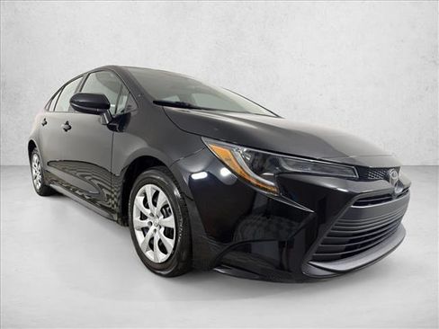 Used 2023 Toyota Corolla LE FWD image 1