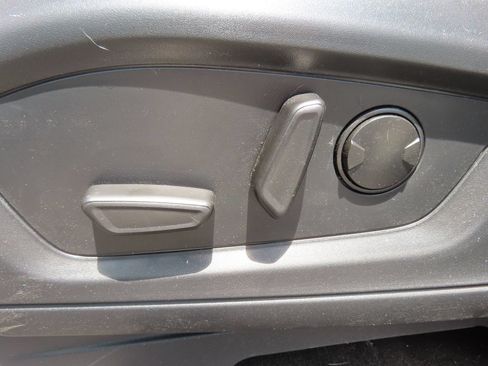 Used 2025 Ford Explorer Active AWD/4WD image 32