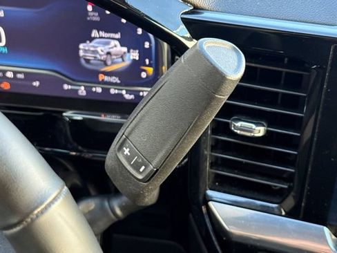 Used 2025 Chevrolet Silverado 2500 LT w/ Convenience Package image 32