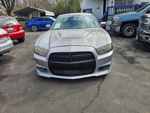Used 2013 Dodge Charger SXT image 2