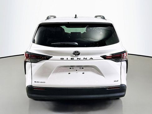 New 2026 Toyota Sienna XLE image 5