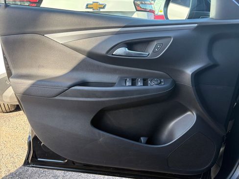 Used 2025 Buick Envista Preferred image 18