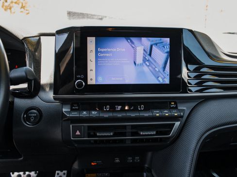 Used 2025 Toyota Camry SE FWD image 16
