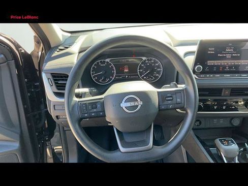 Used 2025 Nissan Rogue S image 12