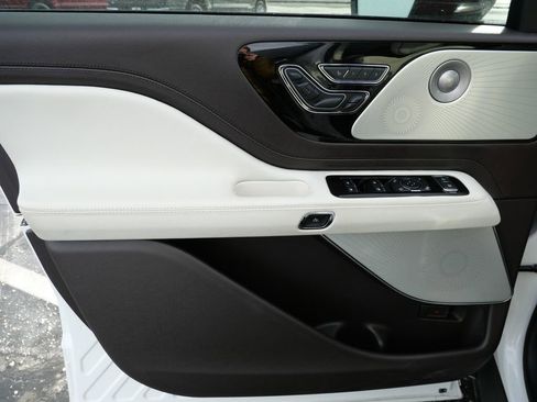 Used 2023 Lincoln Aviator Black Label w/ Dynamic Handling Package image 9